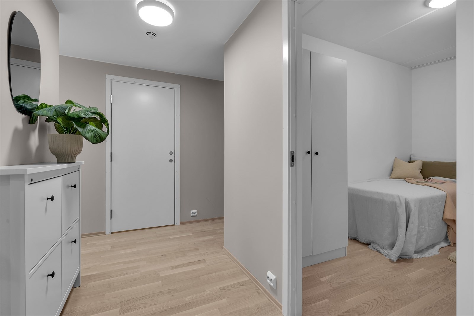 Mellomgang til soverom, bad og hybel Galleribilde