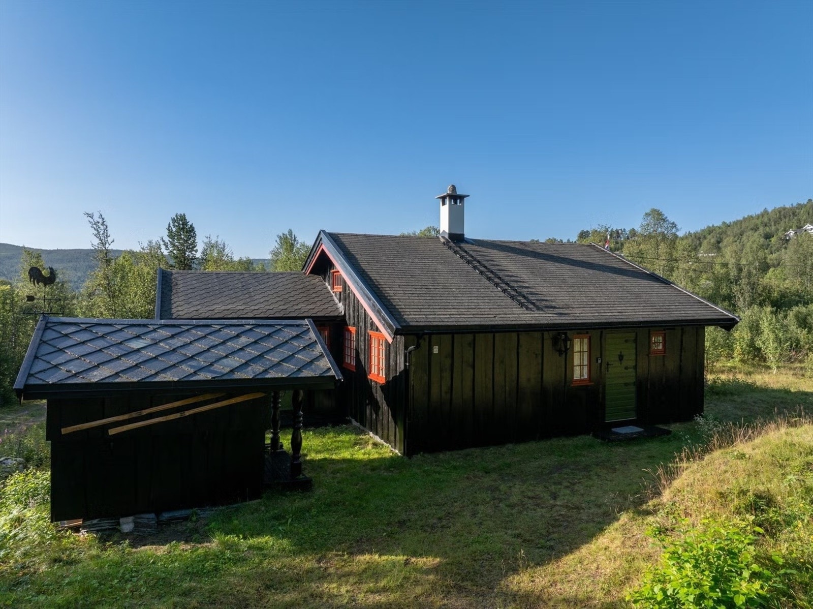 Hytta en vakker vårdag - Kort vei til fjelltur. Fine turområder sommer som vinter Galleribilde