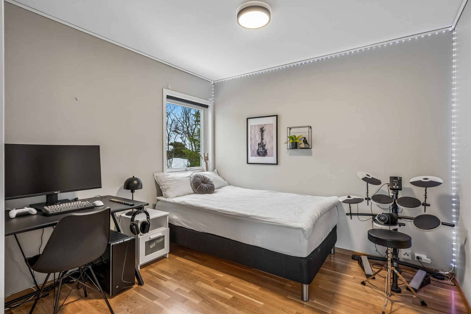 Soverom også av god størrelse og med god belysning. Galleribilde