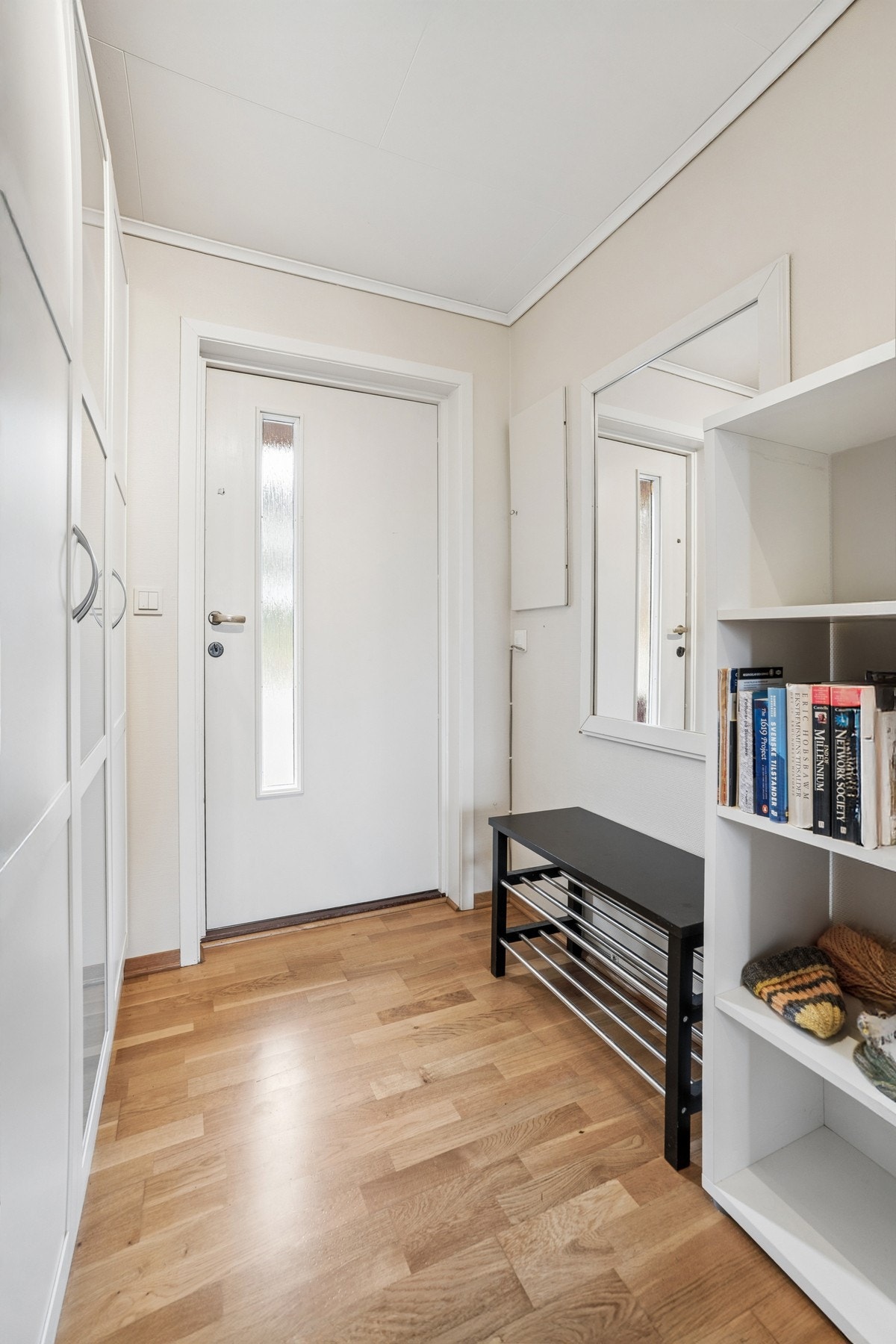 - Lys og flott entré, velkommen inn! - Galleribilde