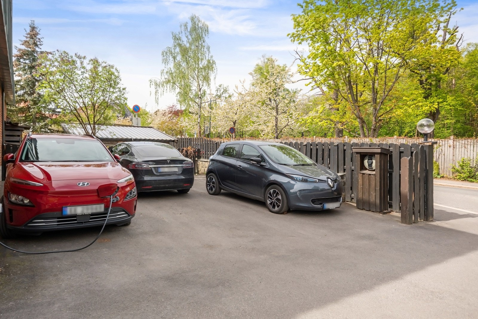 I tillegg en utendørs parkeringsplass med elbillader fra 2019. Galleribilde