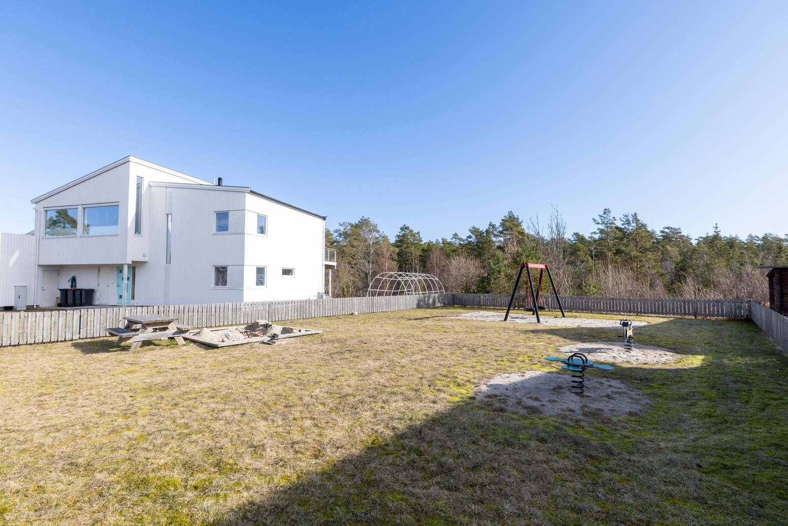 Det er flere lekeplasser i nærområdet. Galleribilde