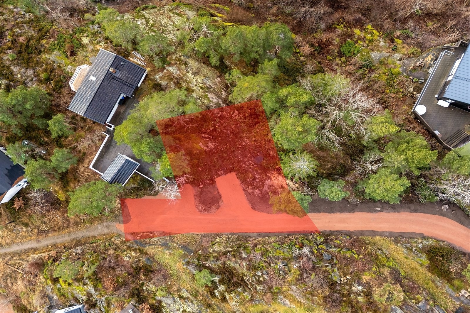 Skravert for å illustrere omtrentlige tomtegrenser. Se vedlagte kartutsnitt i salgsoppgave for eksakte tomtegrenser. Galleribilde