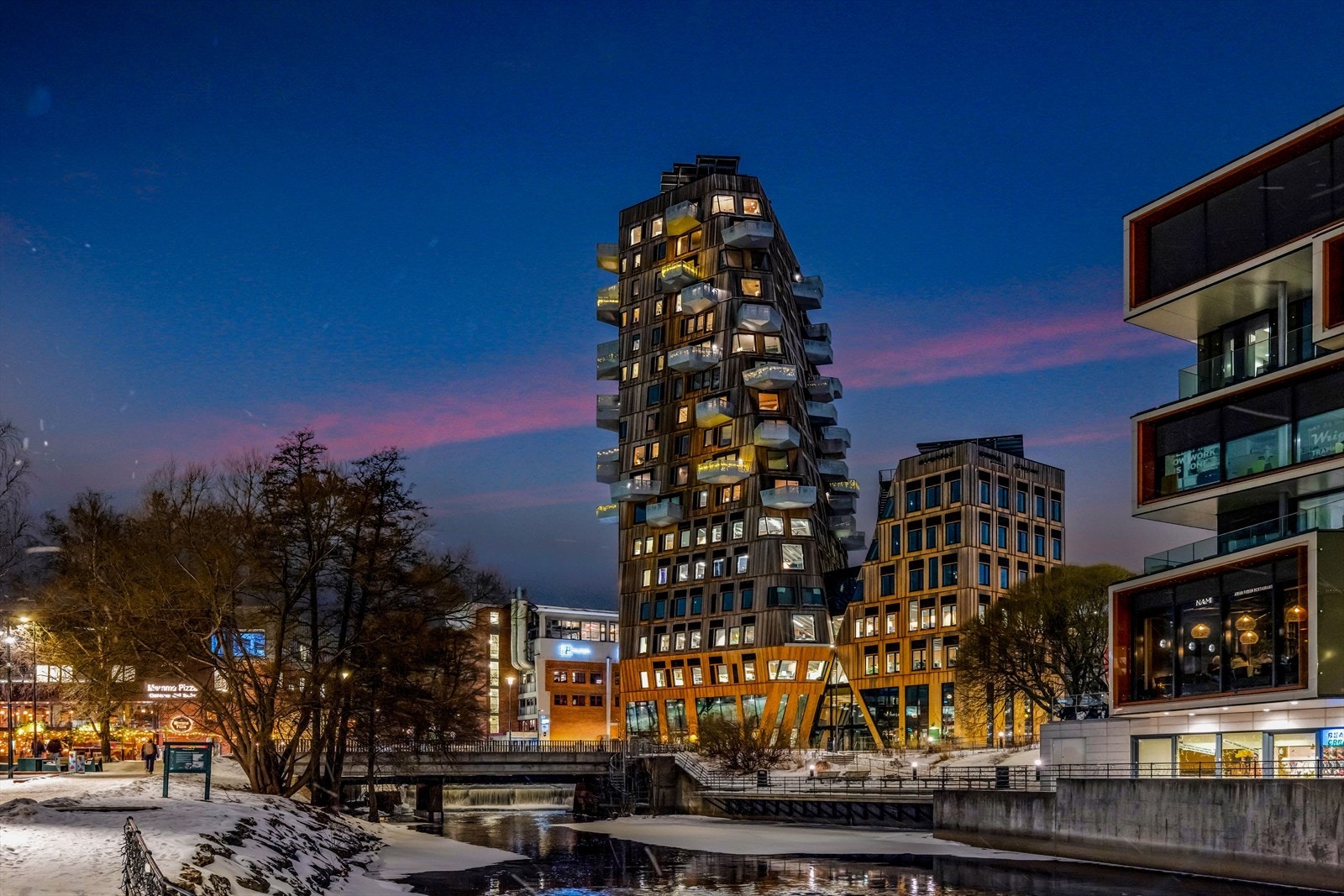 Gullhaug Torg 2C er en del av det prisbelønte prosjektet Vertikal Nydalen, utviklet av Avantor og tegnet av Snøhetta. Galleribilde