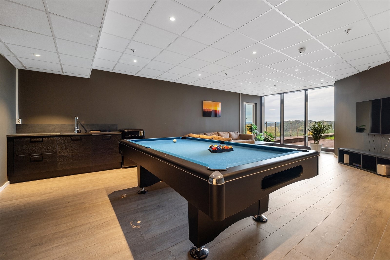 Her venter fasiliteter som bl.a. treningstudio, badstu, møterom, selskapsrom og hyggelige uteplasser. Galleribilde