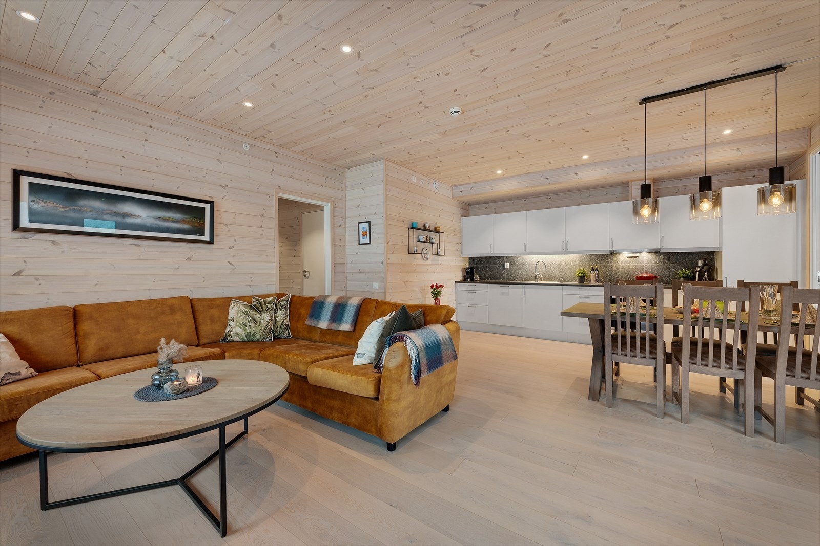 Åpen stue-/kjøkkenløsning på hele 29,6 m² Galleribilde