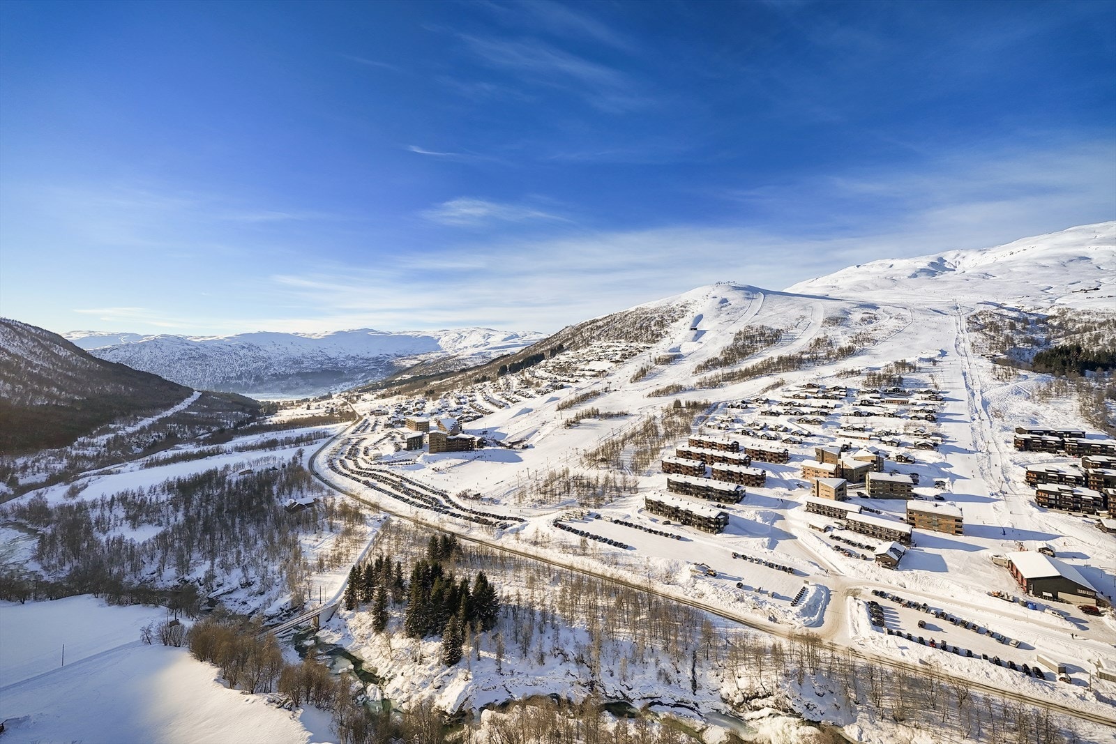 Skisenteret er et av de mest snøsikre i Norge og har fantastiske alpinbakker, samt et ubeskrivelig frikjørings terreng Galleribilde