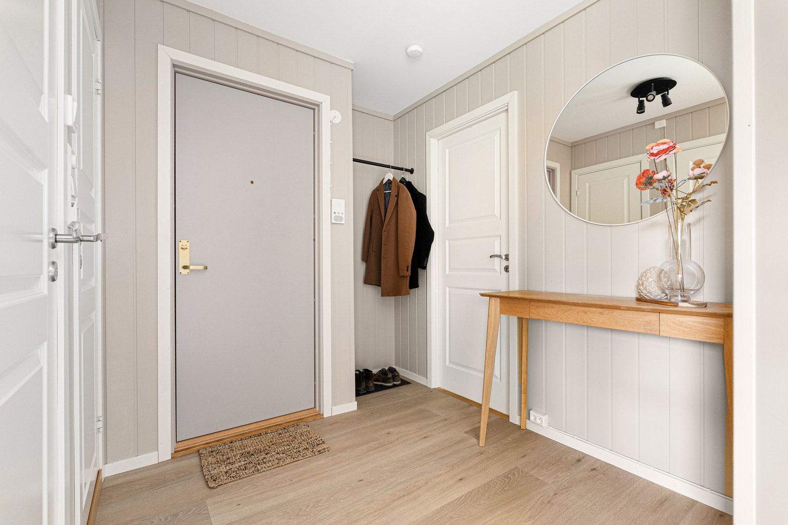 Lys og innbydende entré. Galleribilde