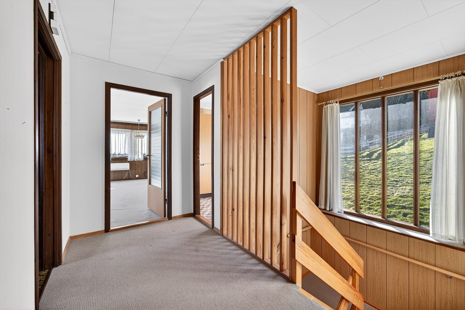 Gang i hovedetasjen. Galleribilde