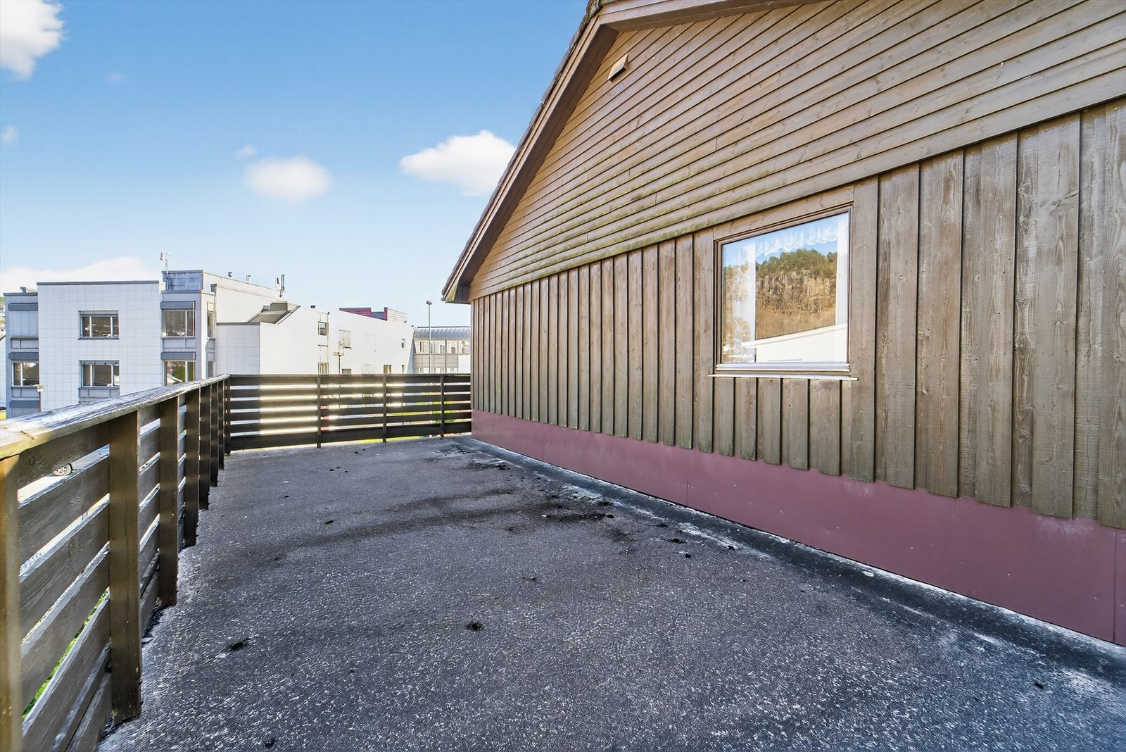 Terrasse over garasjen. Galleribilde