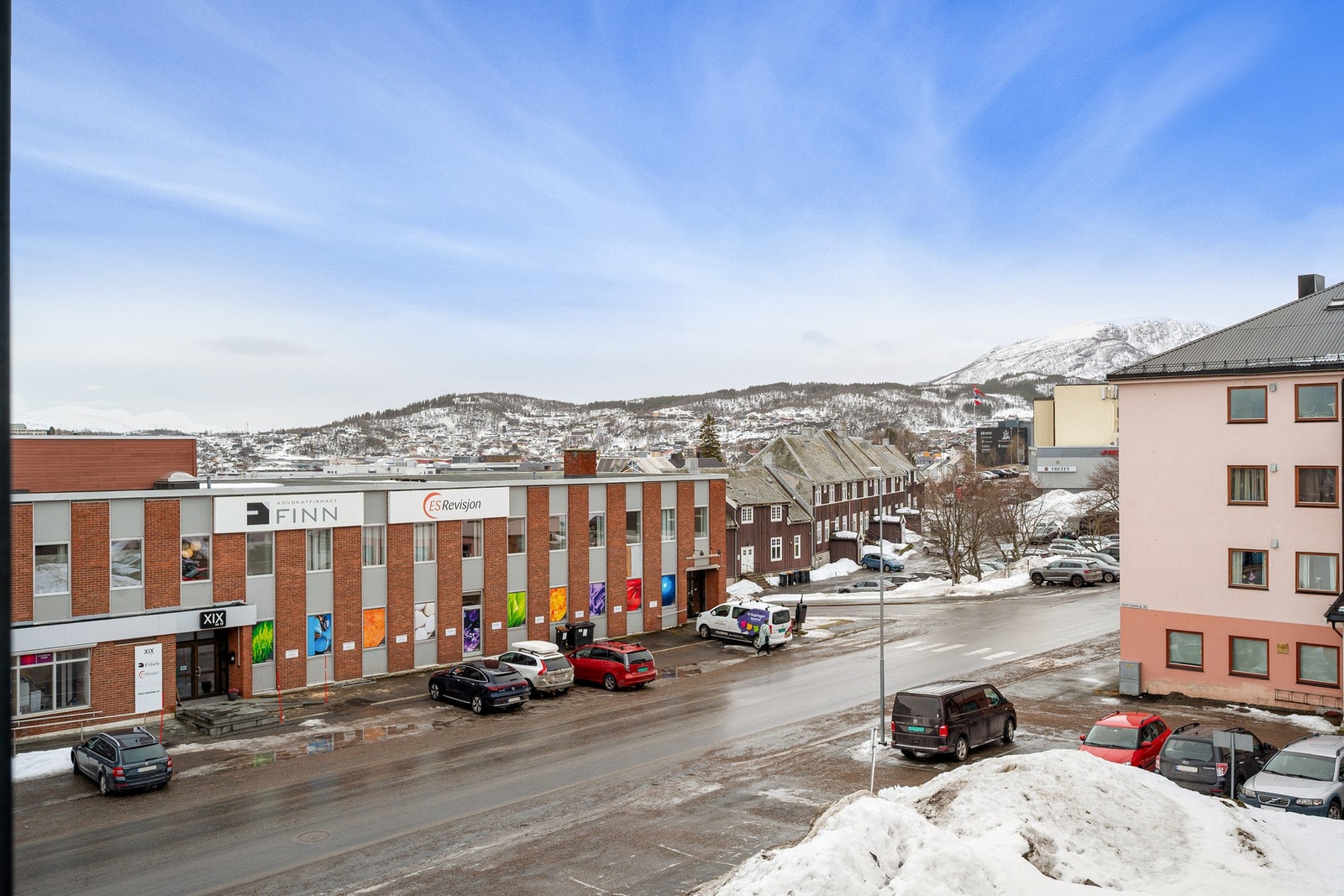 .. og mot fjell og marka på andre siden! Galleribilde