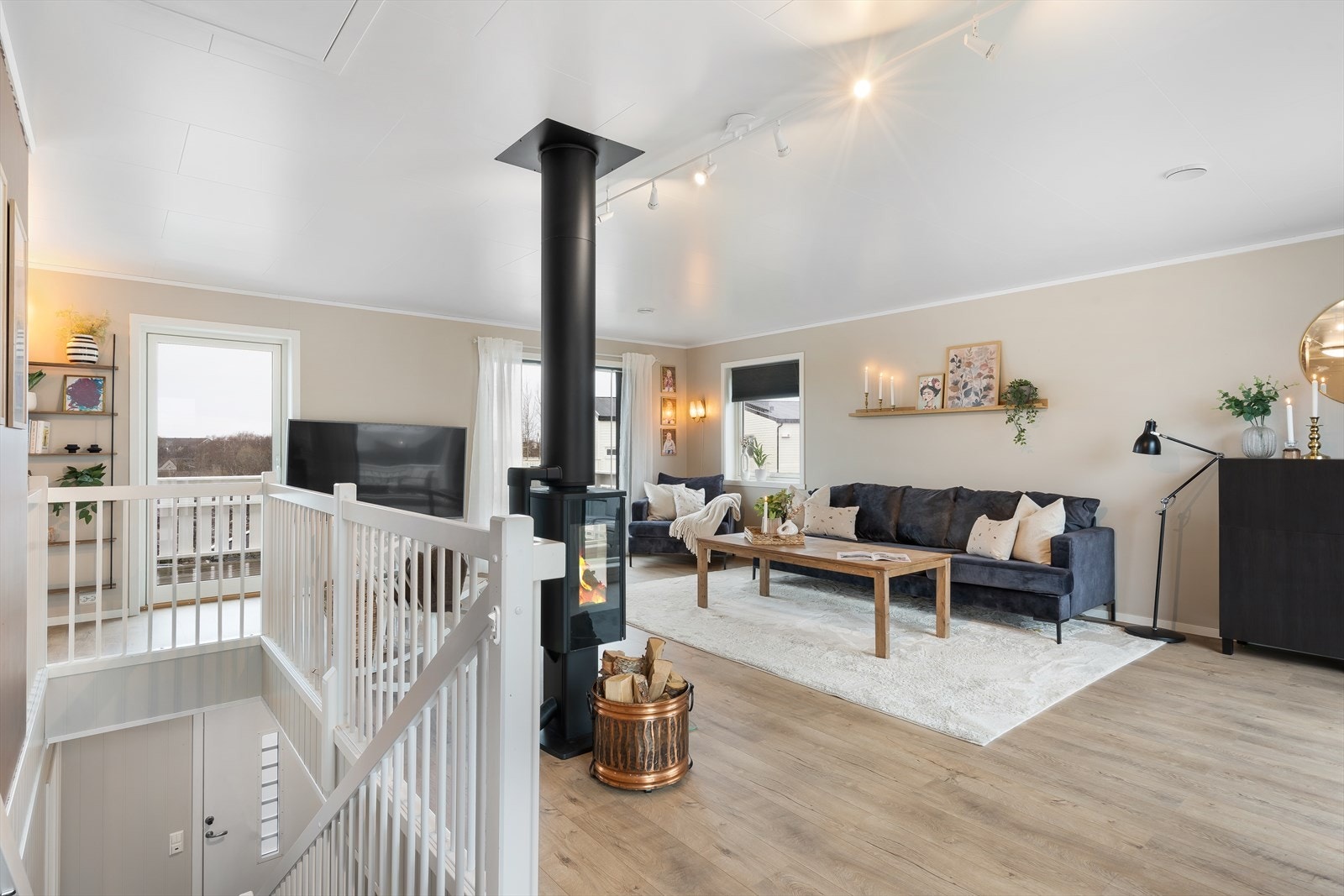Lys og romslig stue på ca. 30 m². Galleribilde
