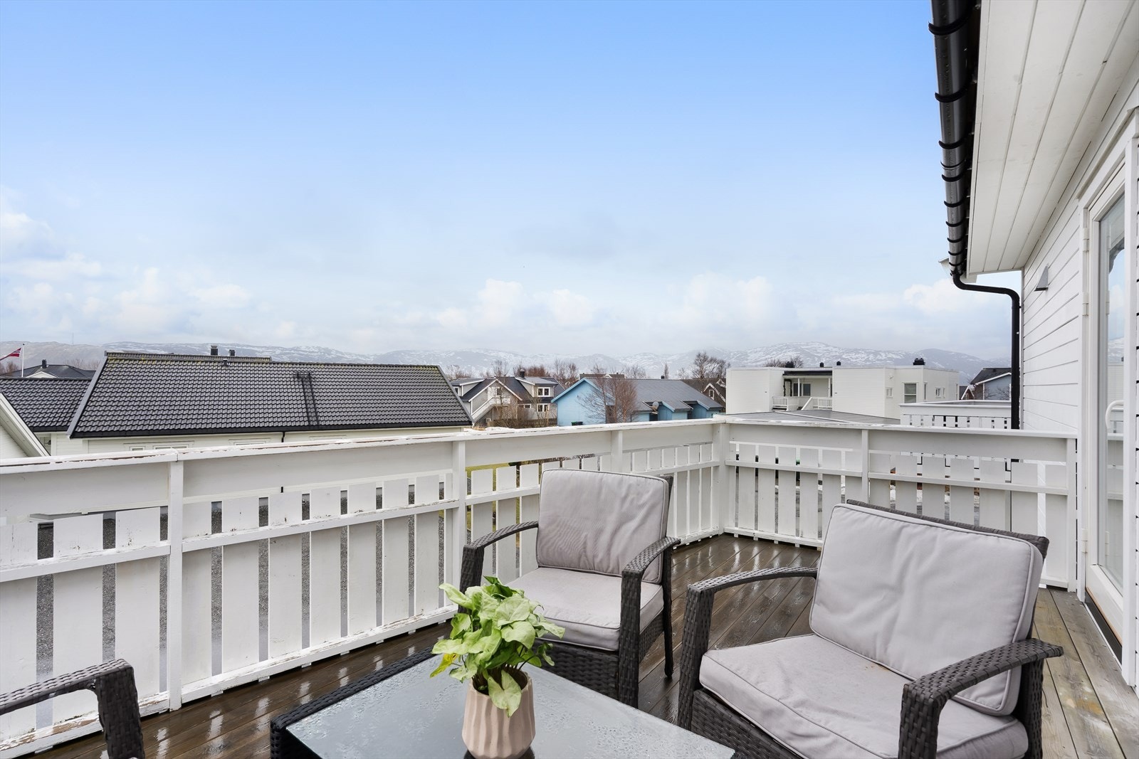 Østvendt balkong. Galleribilde
