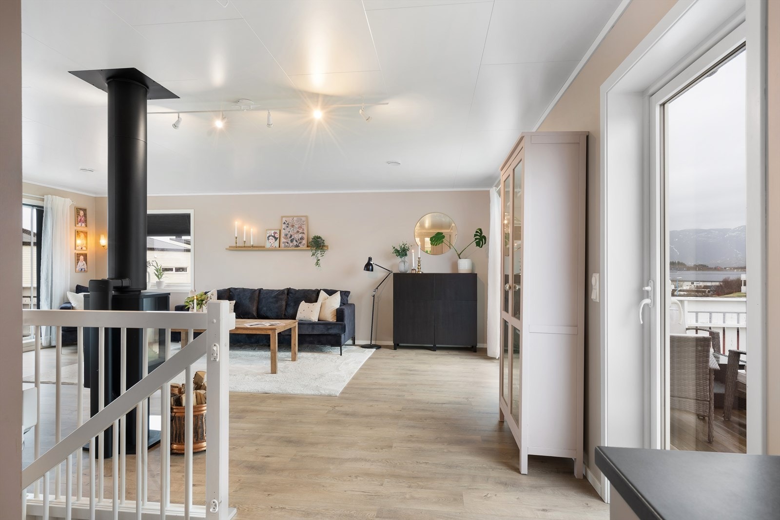 Det er også montert lyssinne i taket med dimming. Galleribilde