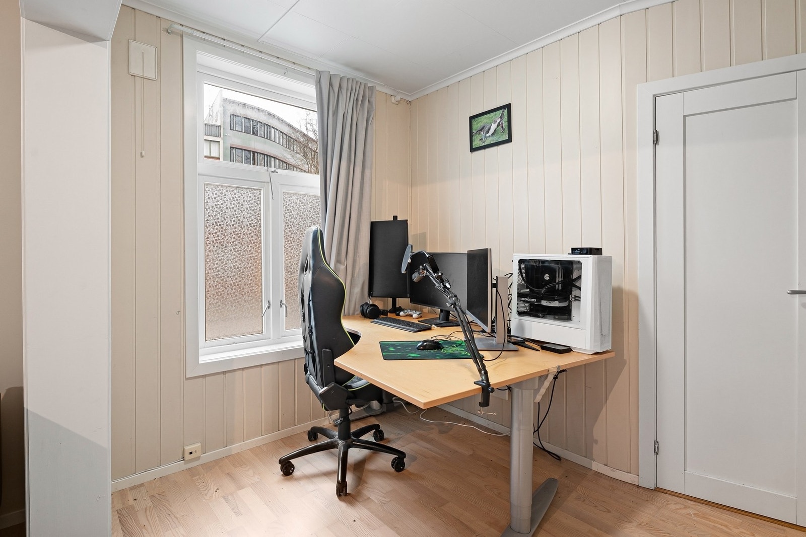 Del av stue til f. eks. kontor eller spisebord. Galleribilde