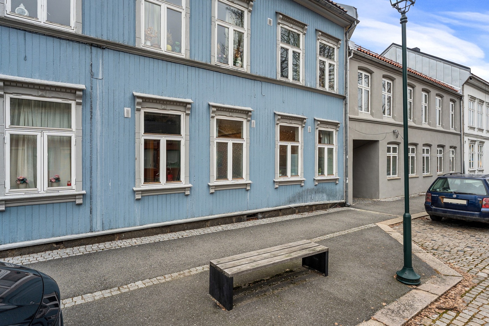 Damhaugen har blitt vesentlig oppgradert av kommunen og gir et svært godt inntrykk i gater og langs fortau. Galleribilde