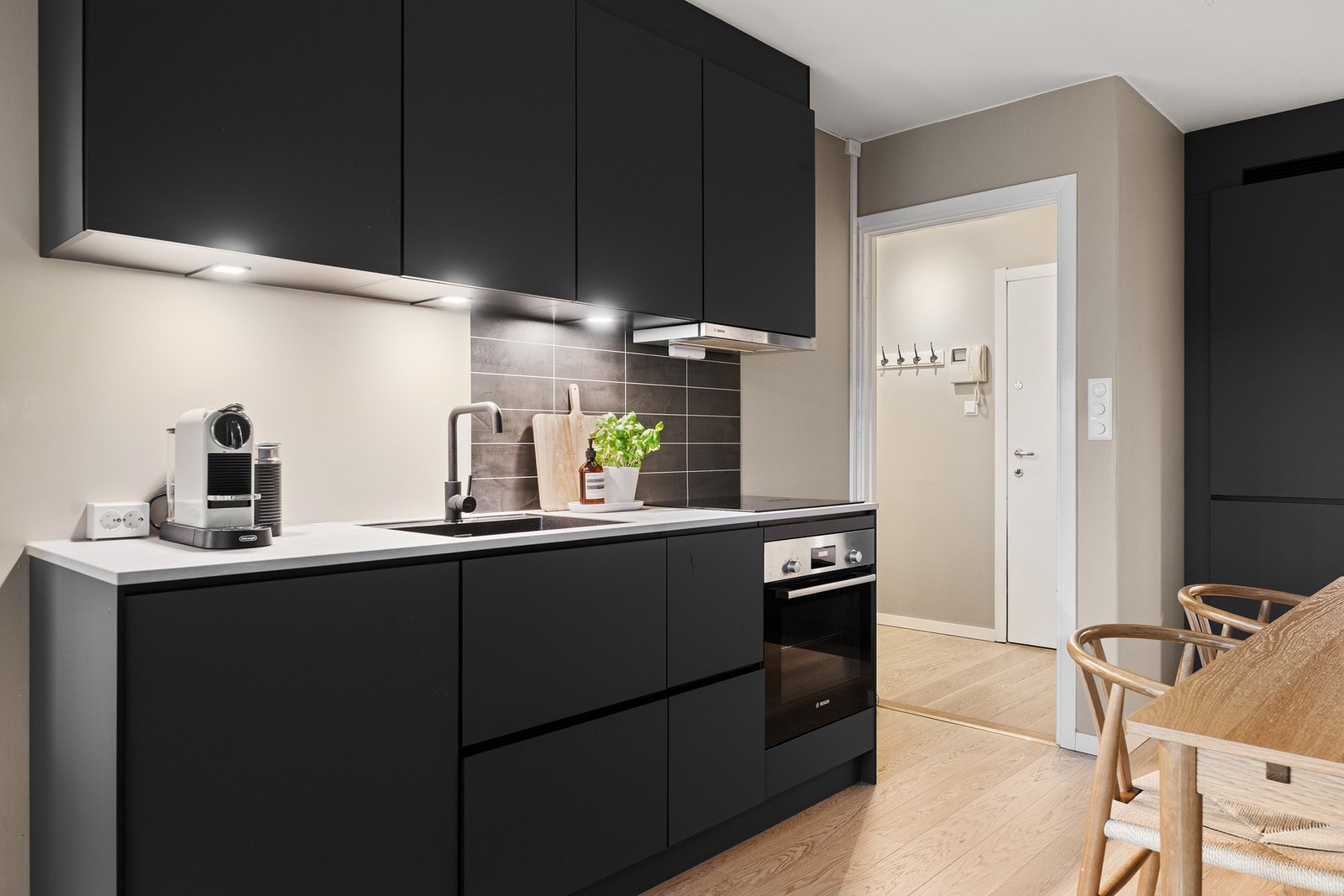 Kvikk-kjøkken fra 2022 fremstår som både moderne, stilrent og funksjonelt. Galleribilde