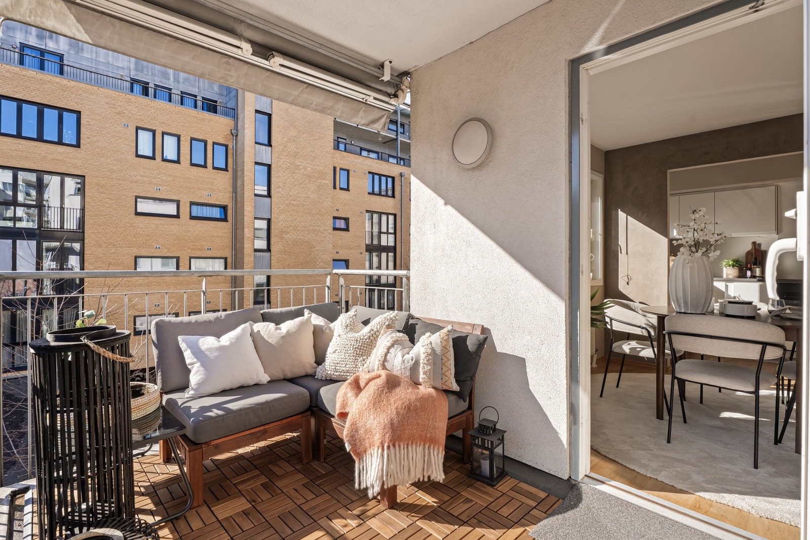 Fra stuen er det utgang til en sydvendt balkong Galleribilde