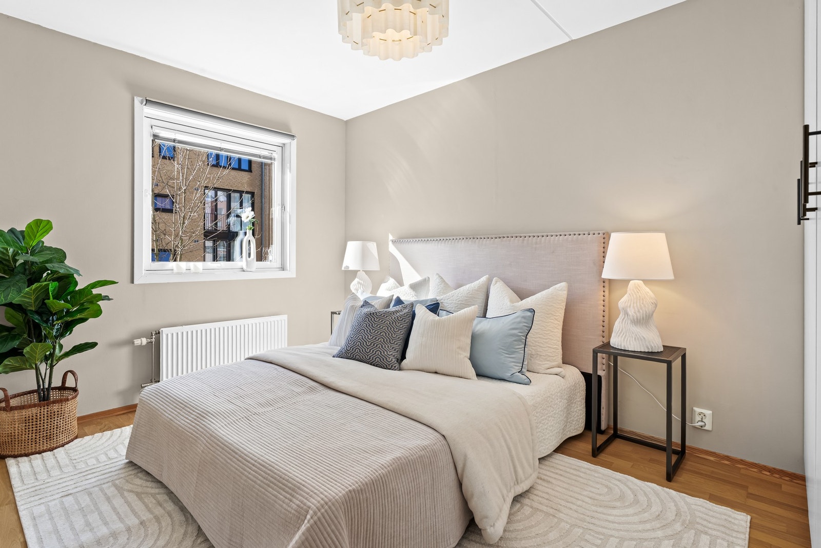 Hovedsoverommet er lyst, innbydende og er av god størrelse Galleribilde