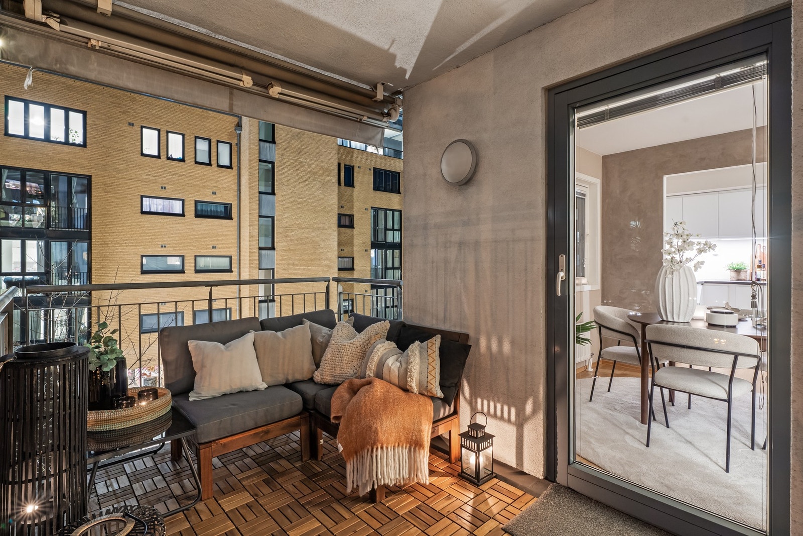 Balkongen kan også nytes på kveldstid Galleribilde