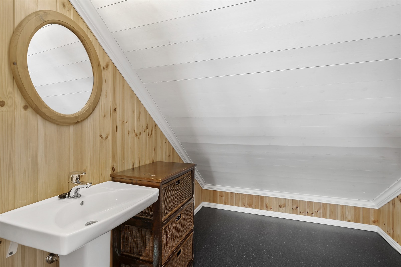 Toalettet i 2. etg. Wc og servant. Galleribilde