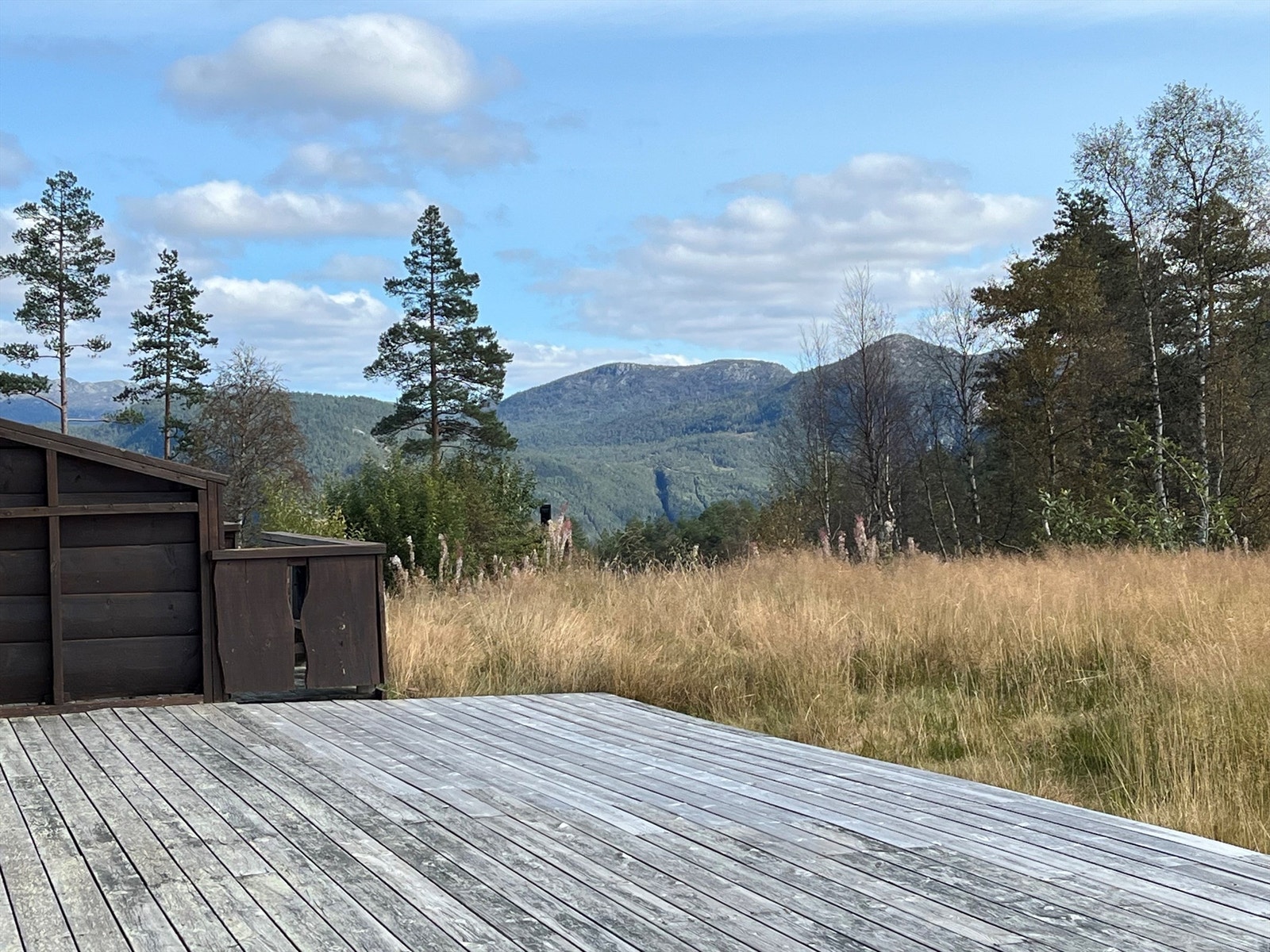 Stor terrasse med gode solforhold. Galleribilde