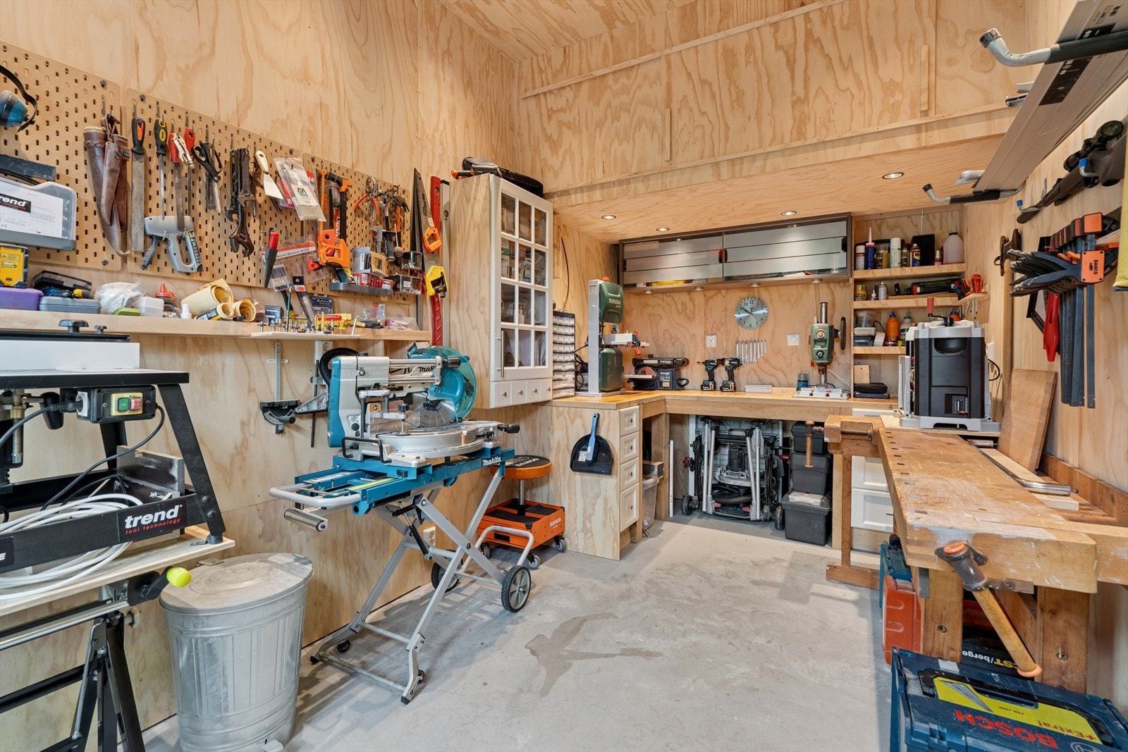 Verksted i garasje Galleribilde