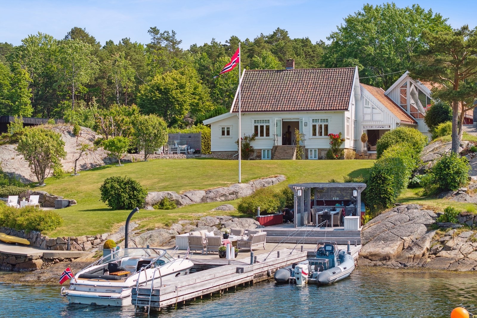 Eiendomsmegler Norge v / Jon A Røsstad presenterer Tømmervigodden 12 - Spektakulær strandeiendom med strandlinje og stor tomt Galleribilde