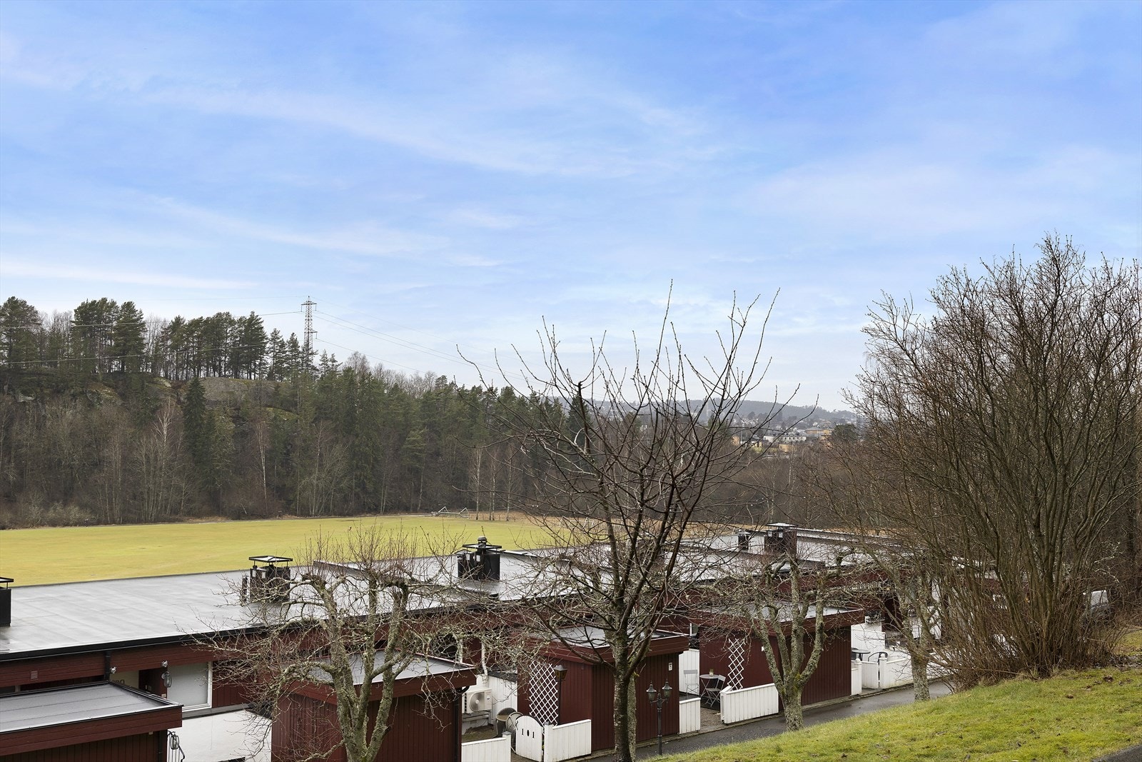 Områdebilde sett rett utenfor boligen. Galleribilde