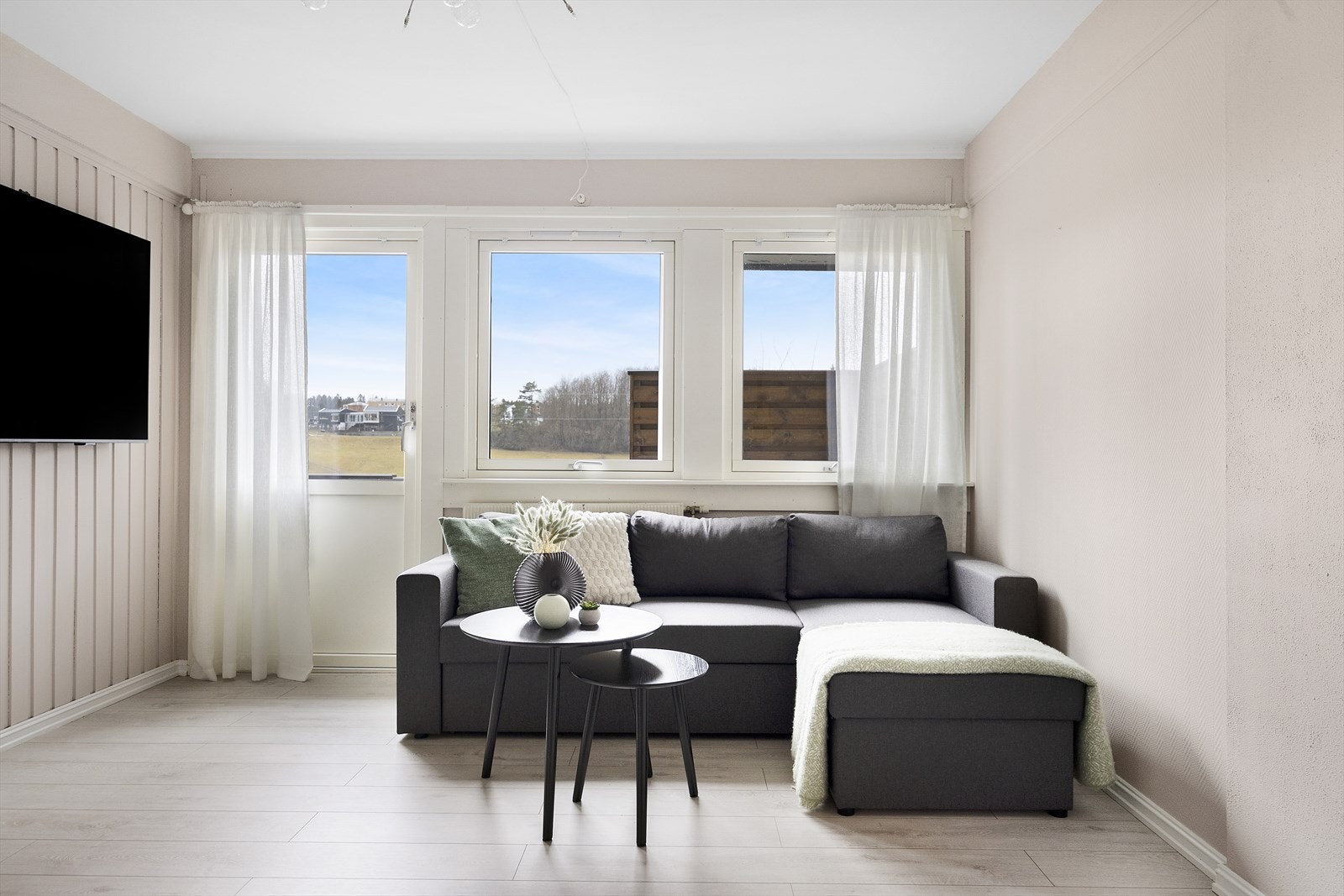 Overflatene er malte, og gulvet er av nyere dato. Galleribilde