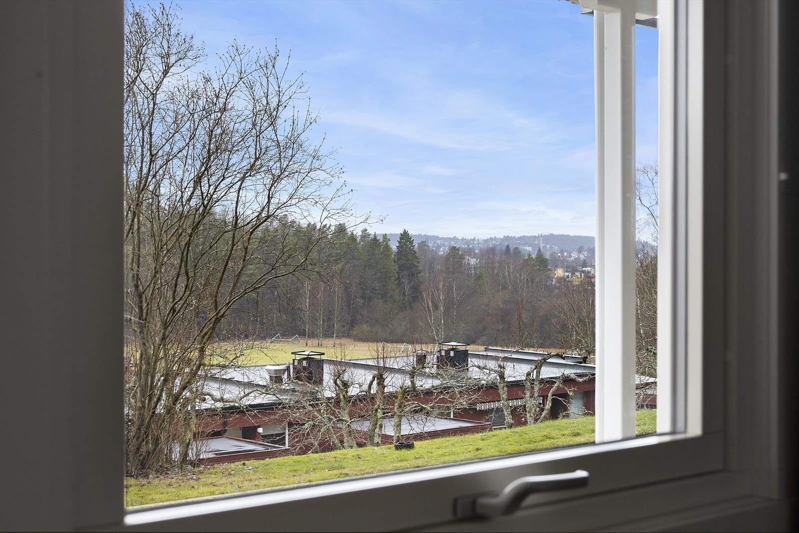 Her har man fin utsikt over store tilliggende friområder. Galleribilde