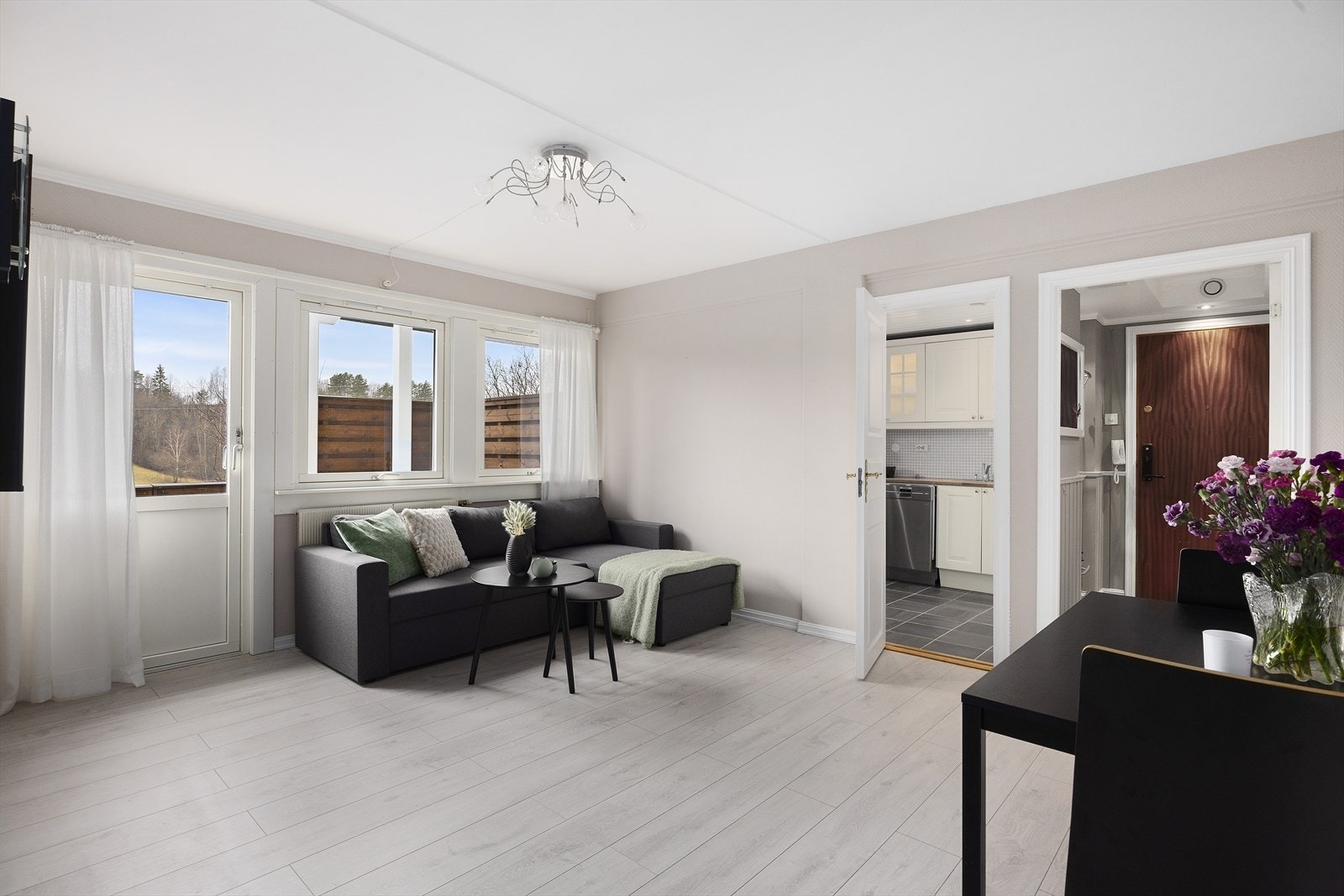 Varmtvann og fyring er inkludert i felleskostnadene. Galleribilde