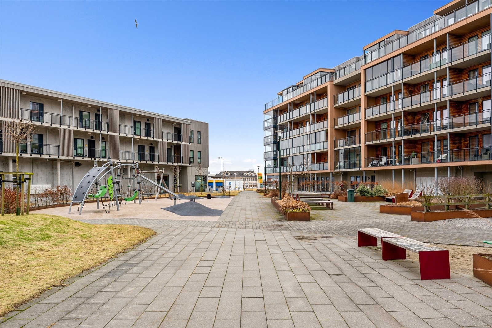 Uteområde tilbyr på flere sittesoner hvor du kan nyte solen hele dagen. Galleribilde