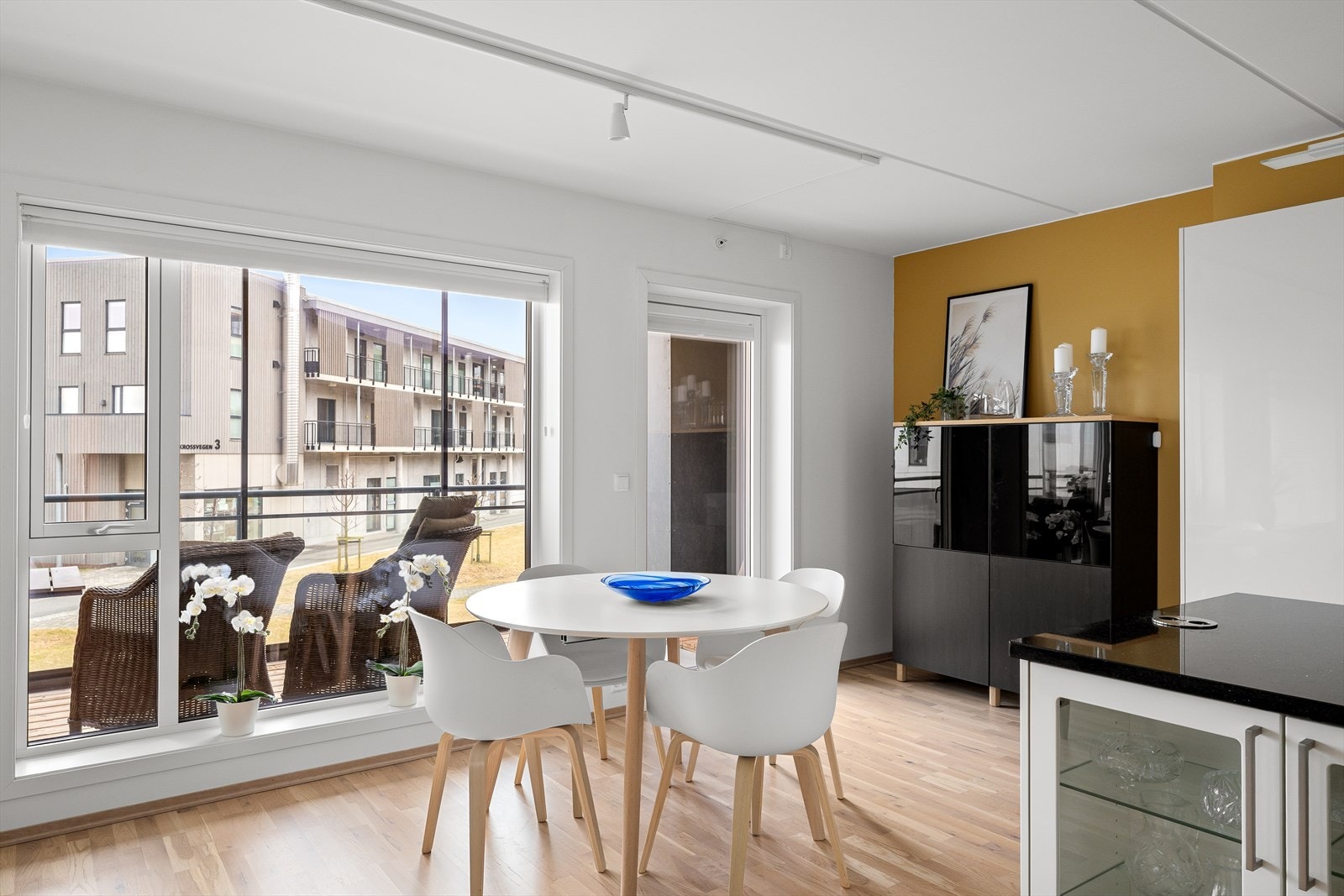 Fra stuen har du direkte tilkomst til stor balkong. Galleribilde