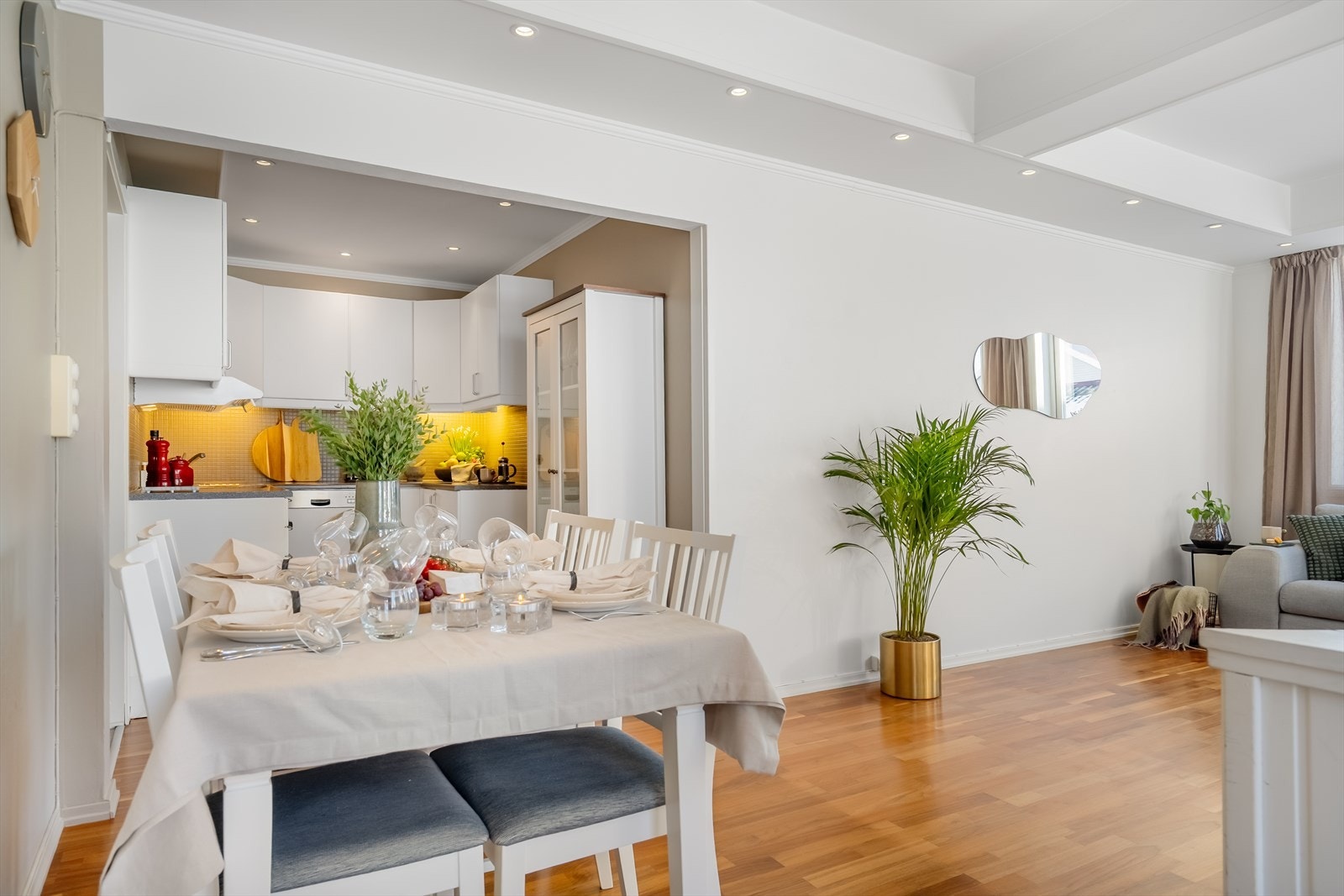 God plass til spisebord i tilknytning til kjøkken. Galleribilde