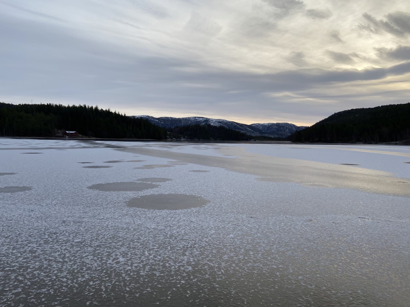 Ved vasslivannet medfølger tre hyttetomter Galleribilde
