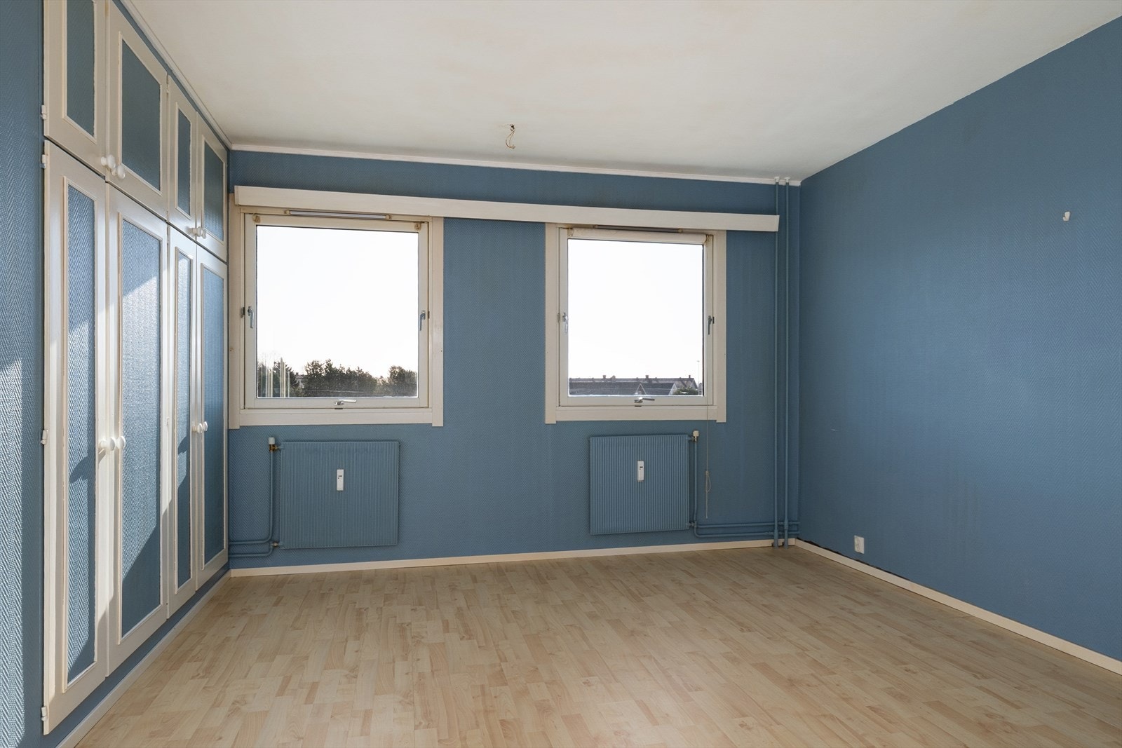 Her er det eldre, integrerte garderobeskap. Galleribilde