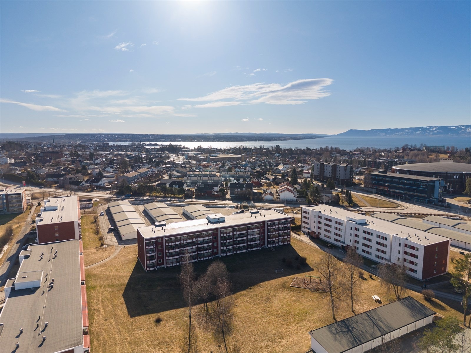 Nærhet til Mjøsa og friområder som Domkirkeodden og Koigen. Galleribilde