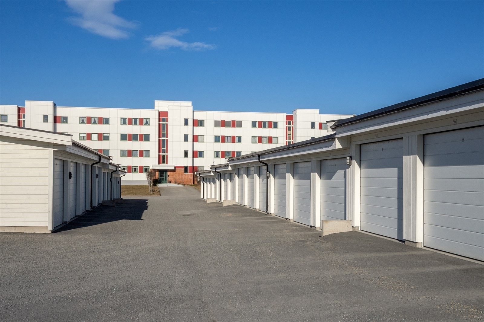 Leiligheten disponerer en garasjeplass i felles garasjeanlegg. Galleribilde