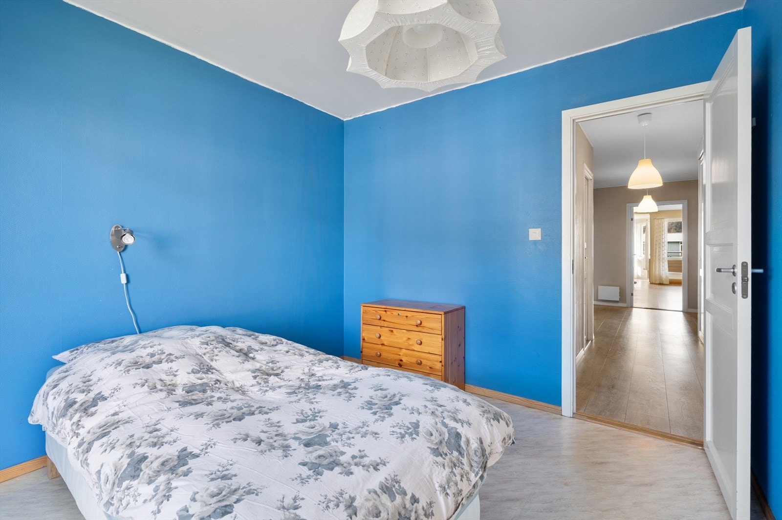 Det andre soverommet er også av god størrelse med plass til alt av nødvendig soveromsmøblement. Galleribilde