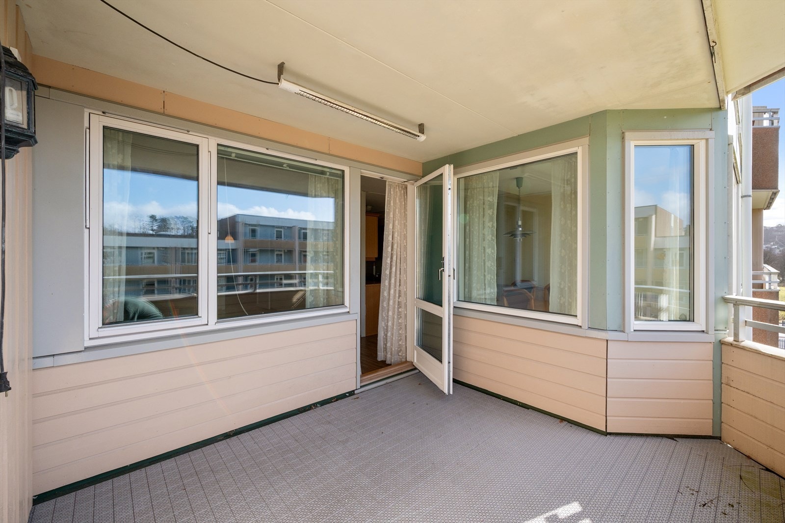 Her er møbleringsmulighetene gode med plass til diverse utemøblement. Galleribilde