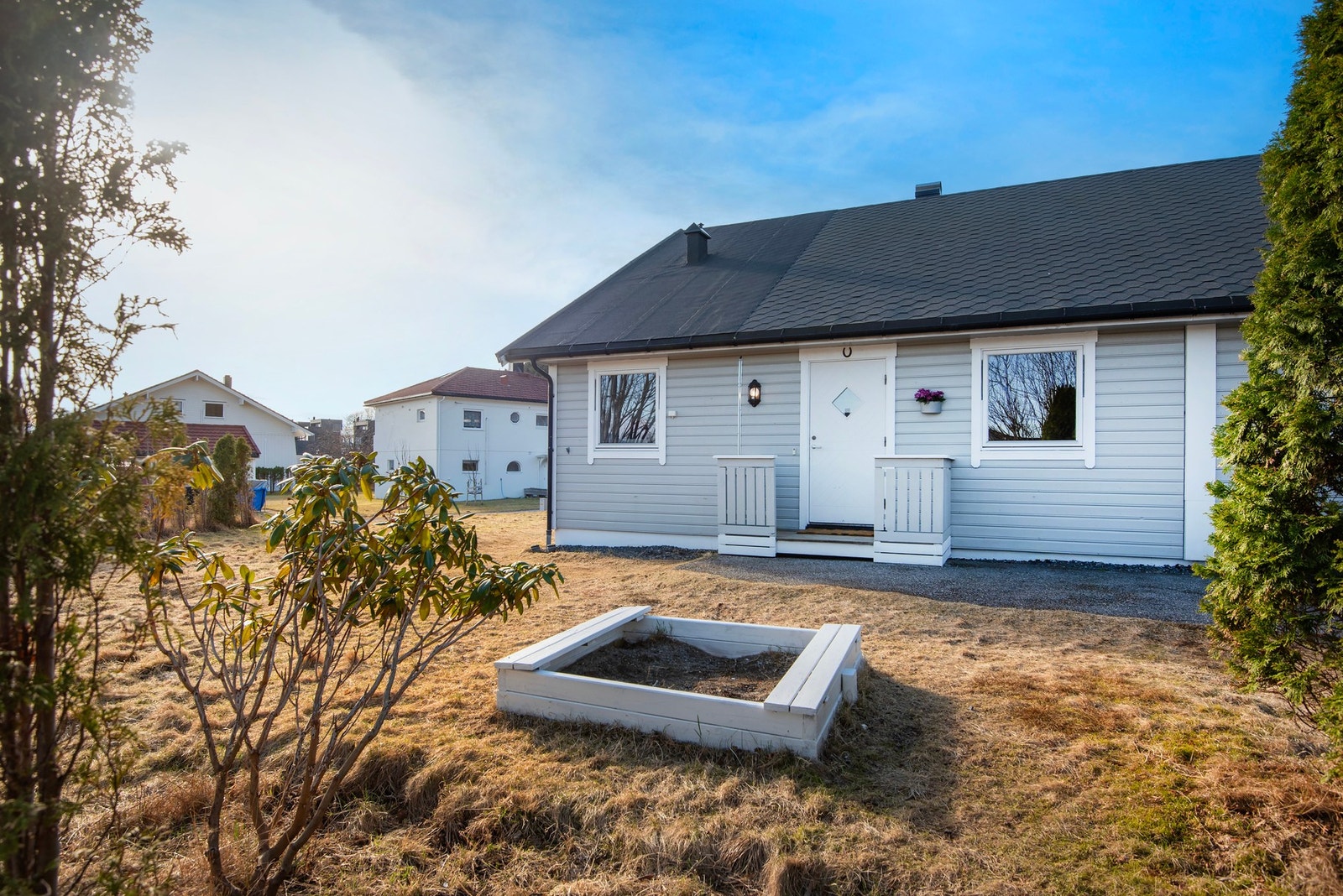 Hage ved inngangspartiet Galleribilde