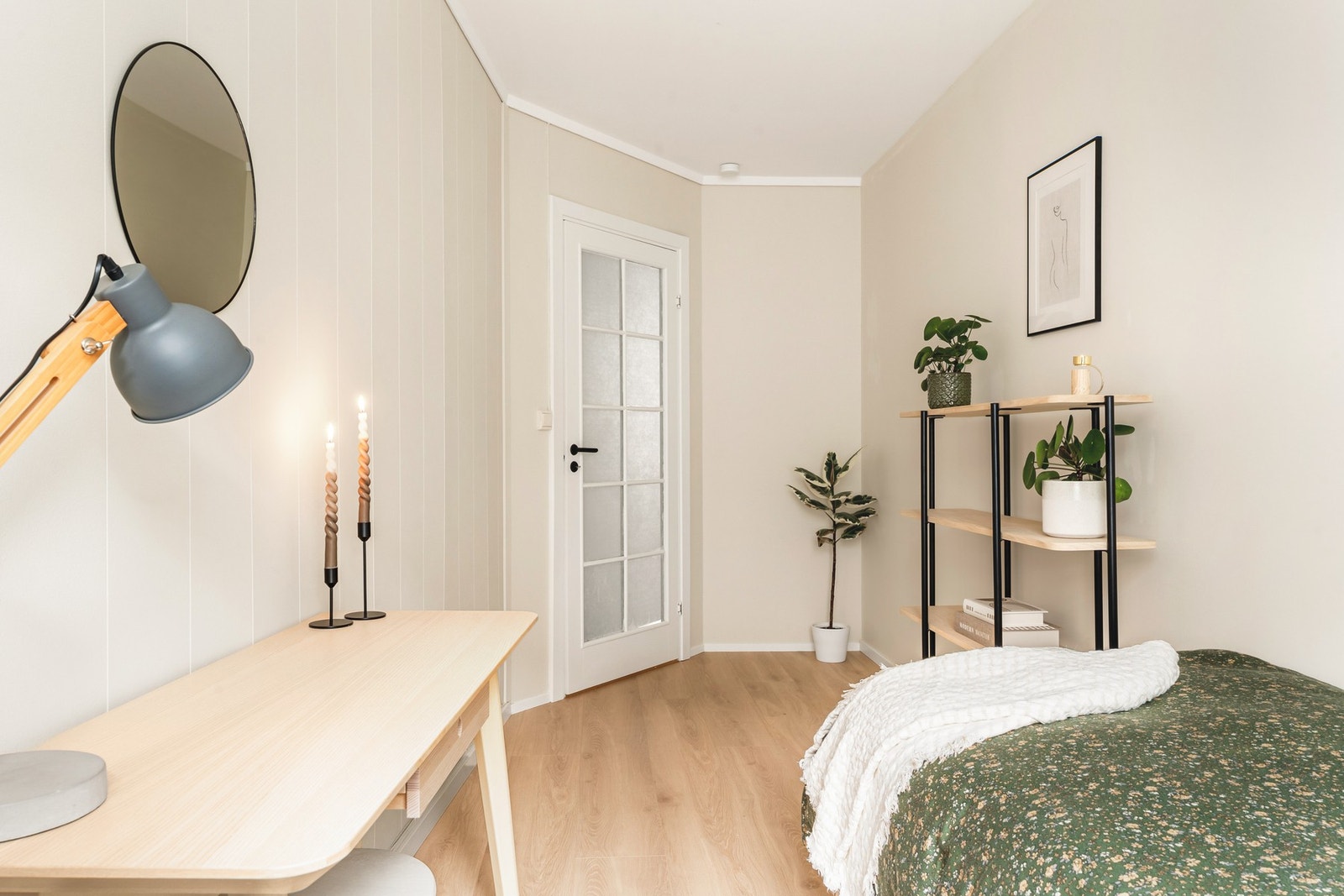 Passer perfekt som gjesterom, kontor evt. kan man leie ut ene soverommet skattefritt. Galleribilde