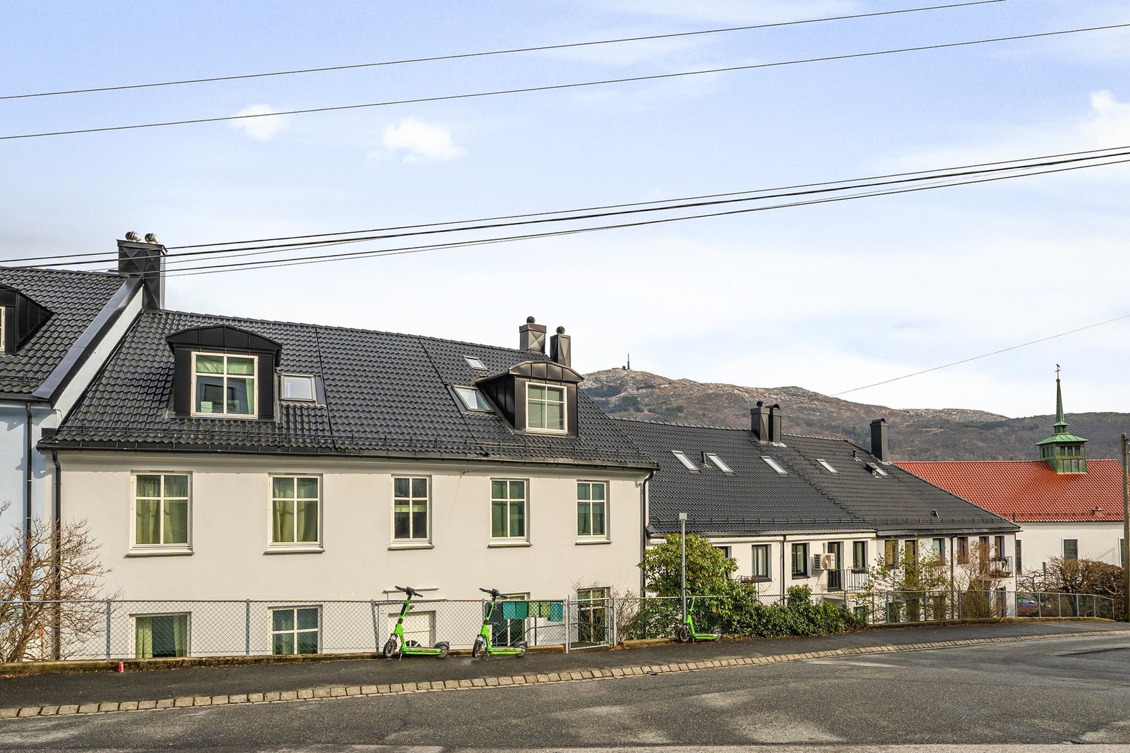 Nærmeste busstopp ligger kun 100 meter fra boligen, bybanestopp ved Danmarksplass kun 600 meter unna. Galleribilde