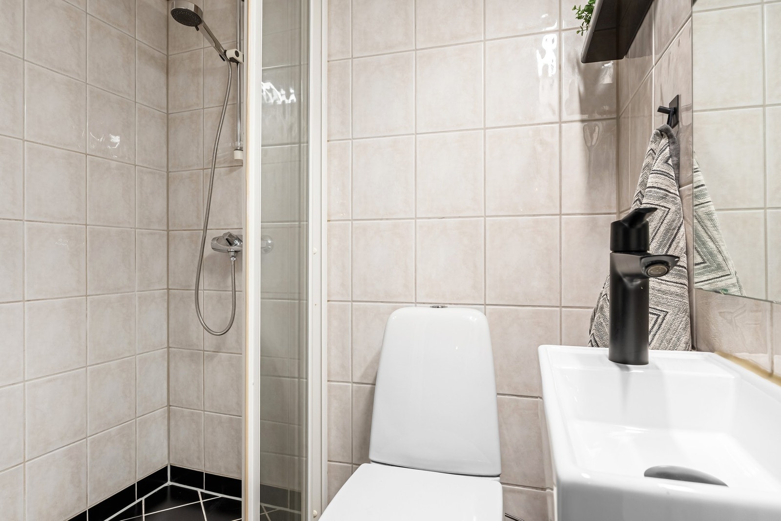 Helfliset bad med varme i gulv. Galleribilde