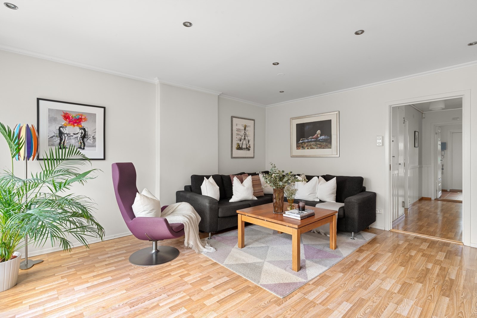Her er det god plass til sofa, spisebord og øvrig møblement. Galleribilde