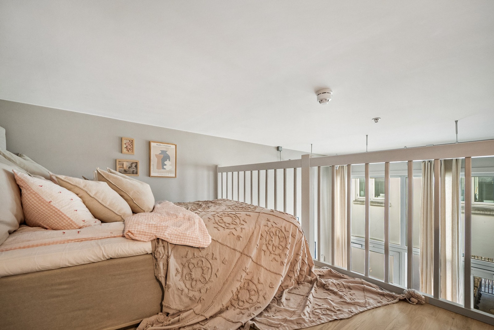 Leiligheten er funksjonelt utformet med en smart og plassbesparende mesaninløsning. Galleribilde