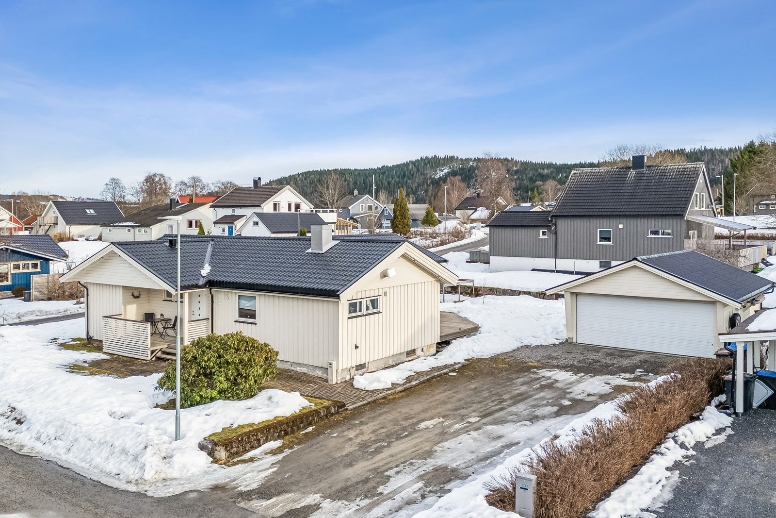 Aktiv eiendomsmegling v/Anders Borgsø har gleden av å presentere Roarvegen 15. Galleribilde