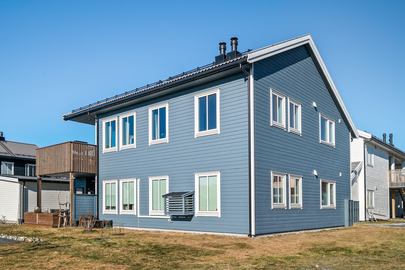 Boligen ligger i et etablert og familievennlig boligområde. Galleribilde