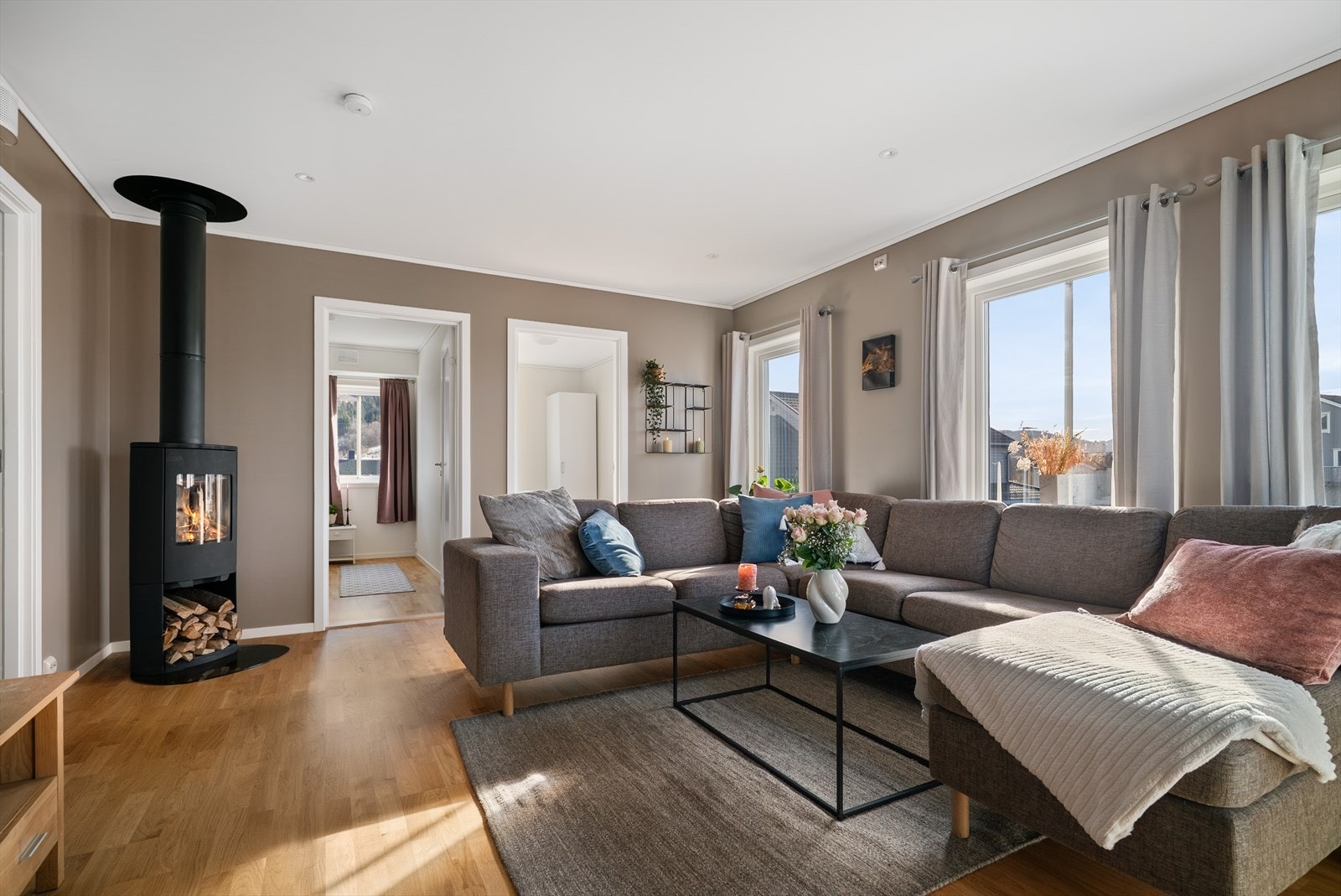 Vedovnen gir både god varme og en hyggelig atmosfære på kjøligere dager. Galleribilde